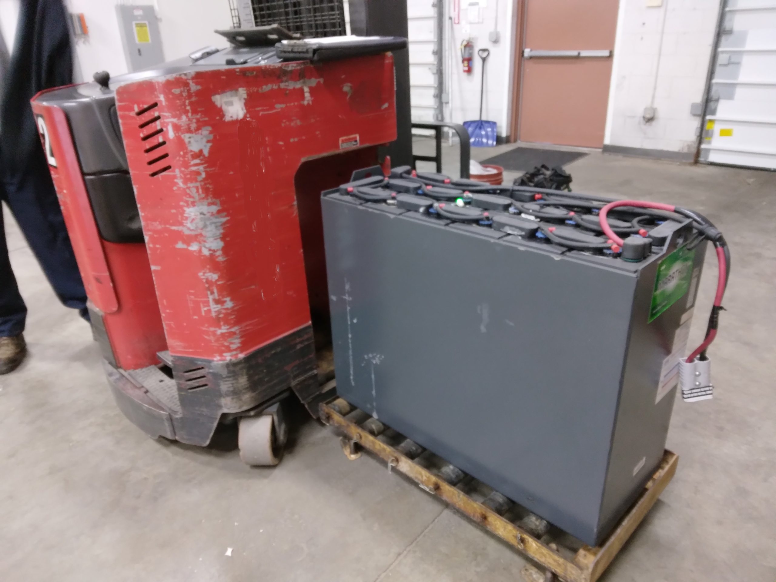 Forklift battery PM service